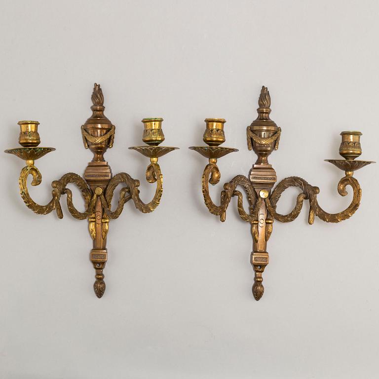 A pair of early 20th century gustavian style wall-lights.