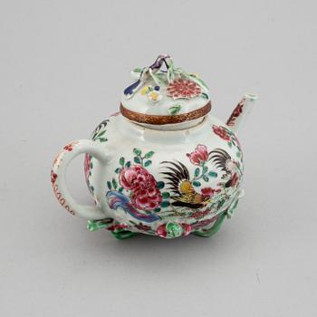 A famille rose tea pot with cover, Qing dynasty, Yongzheng (1723-35).