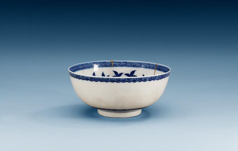 SKÅL, porslin. Qing dynastin, Yongzheng (1723-35), Chenghuas sex karaktärers märke.