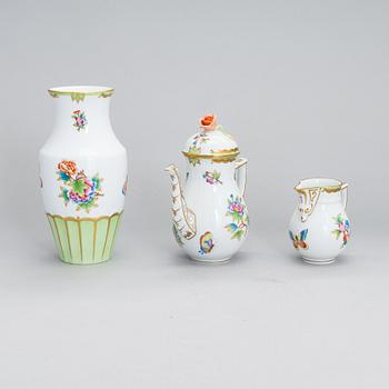 A Herend Queen Victoria VBO porcelain coffee set and two trinket boxes, totally 19 pieces, Hungary.