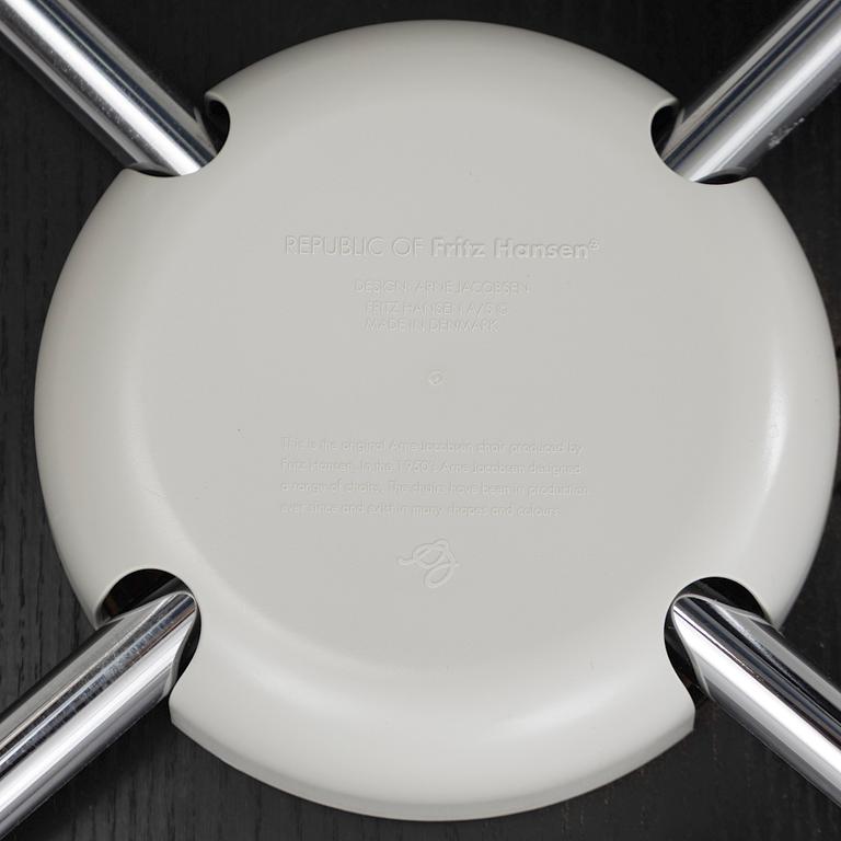 Arne Jacobsen, A 'Sjuan' chair, Fritz Hansen, Denmark, contemporary production.