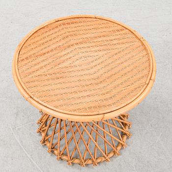 Fåtöljer, ett par samt bord, 1900-talets andra hälft.