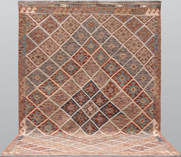 A Kilim carpet, approx. 301 x 192 cm.