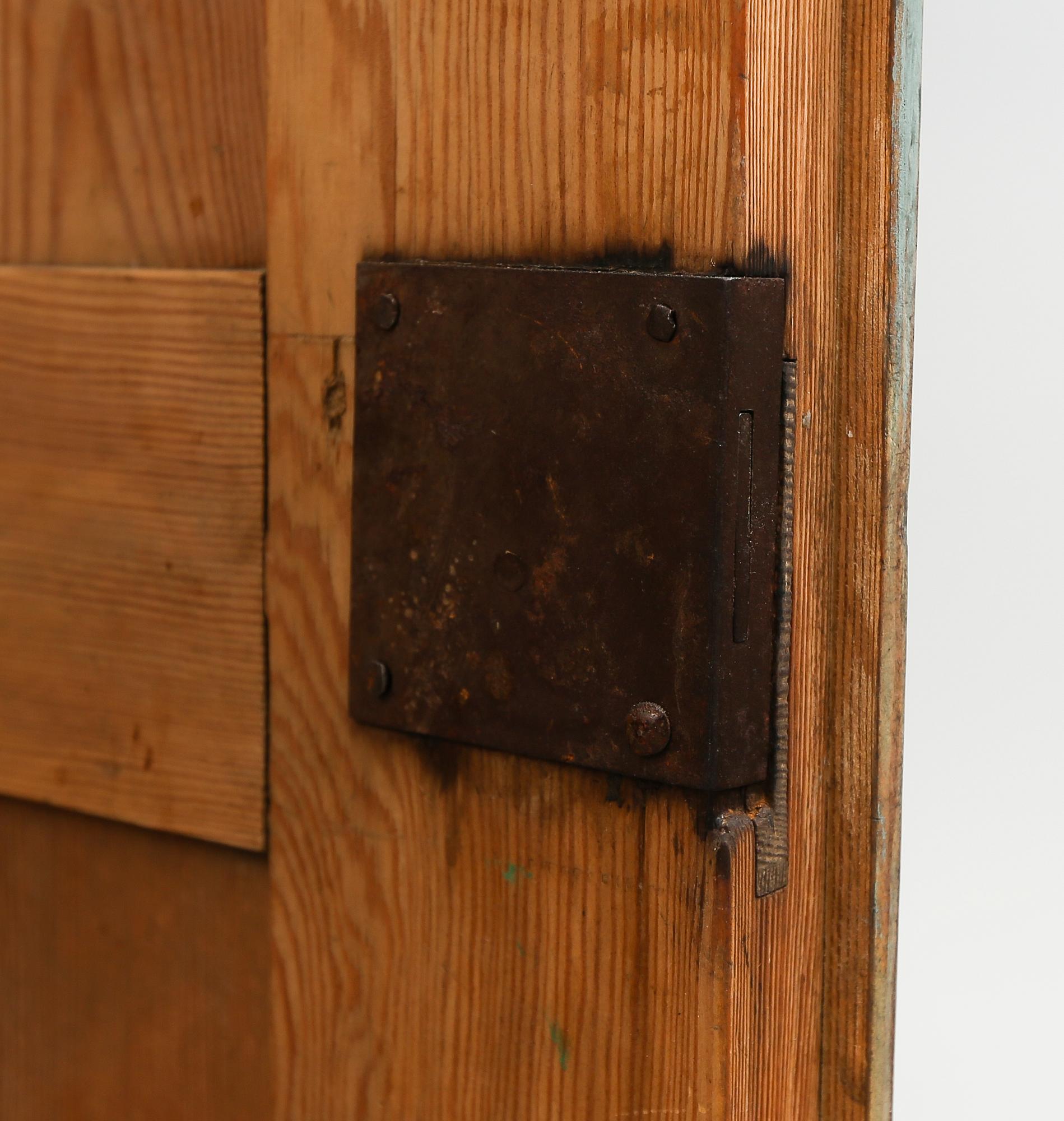 KLÄDSKÅP, 1800-talets första hälft.