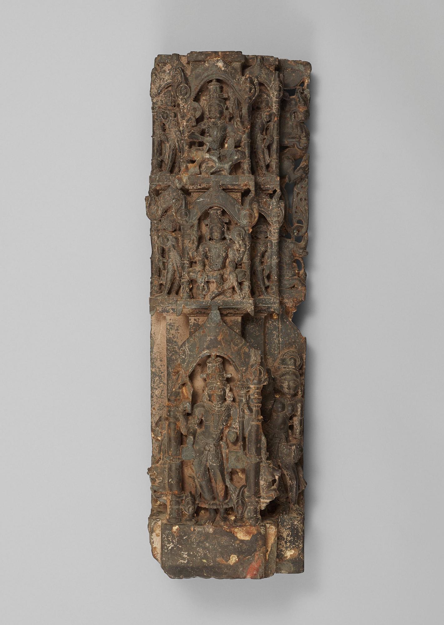 DEL av STELE, sten. Indien.