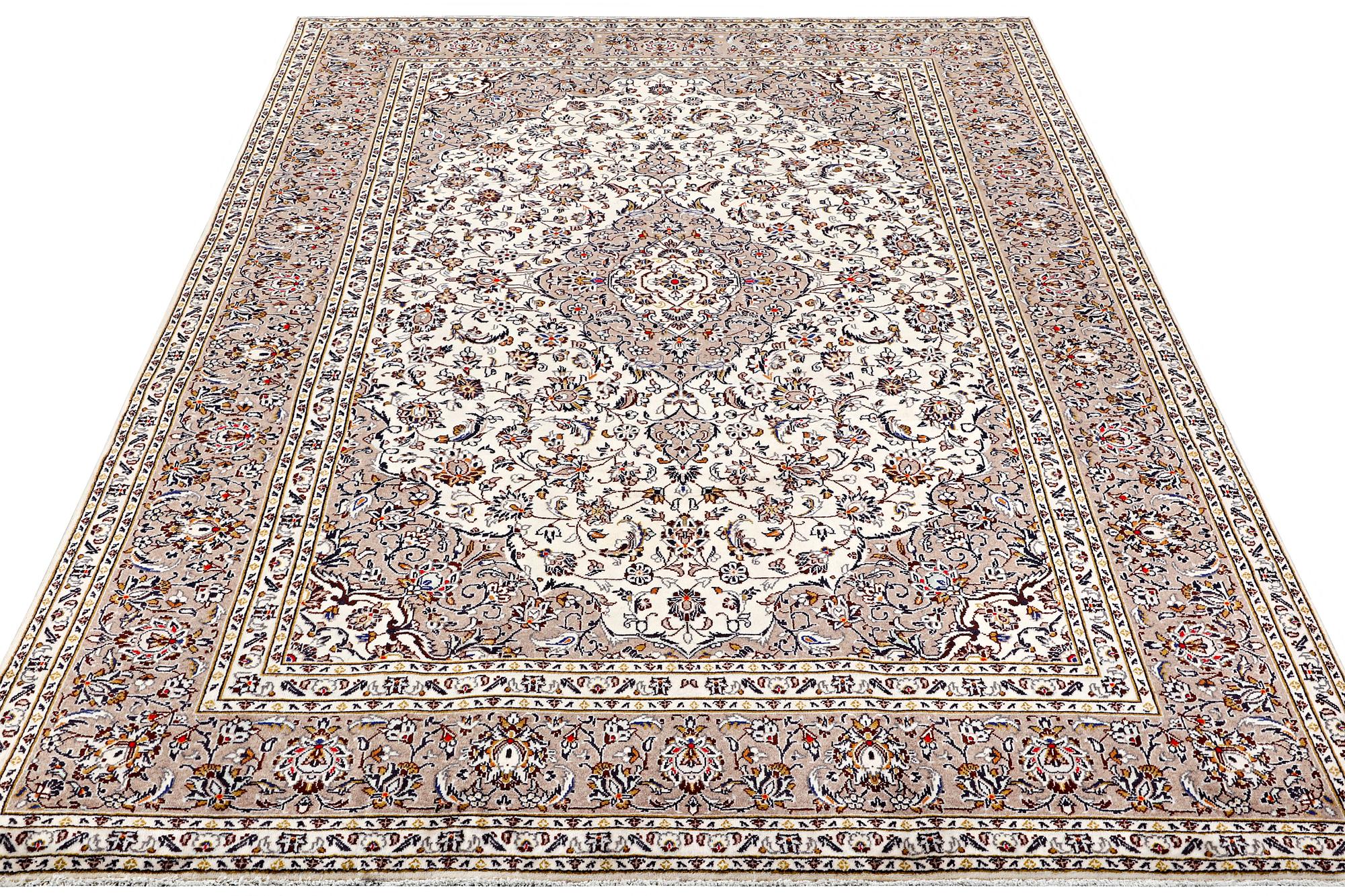 A Kashan carpet, c. 357 x 240 cm.
