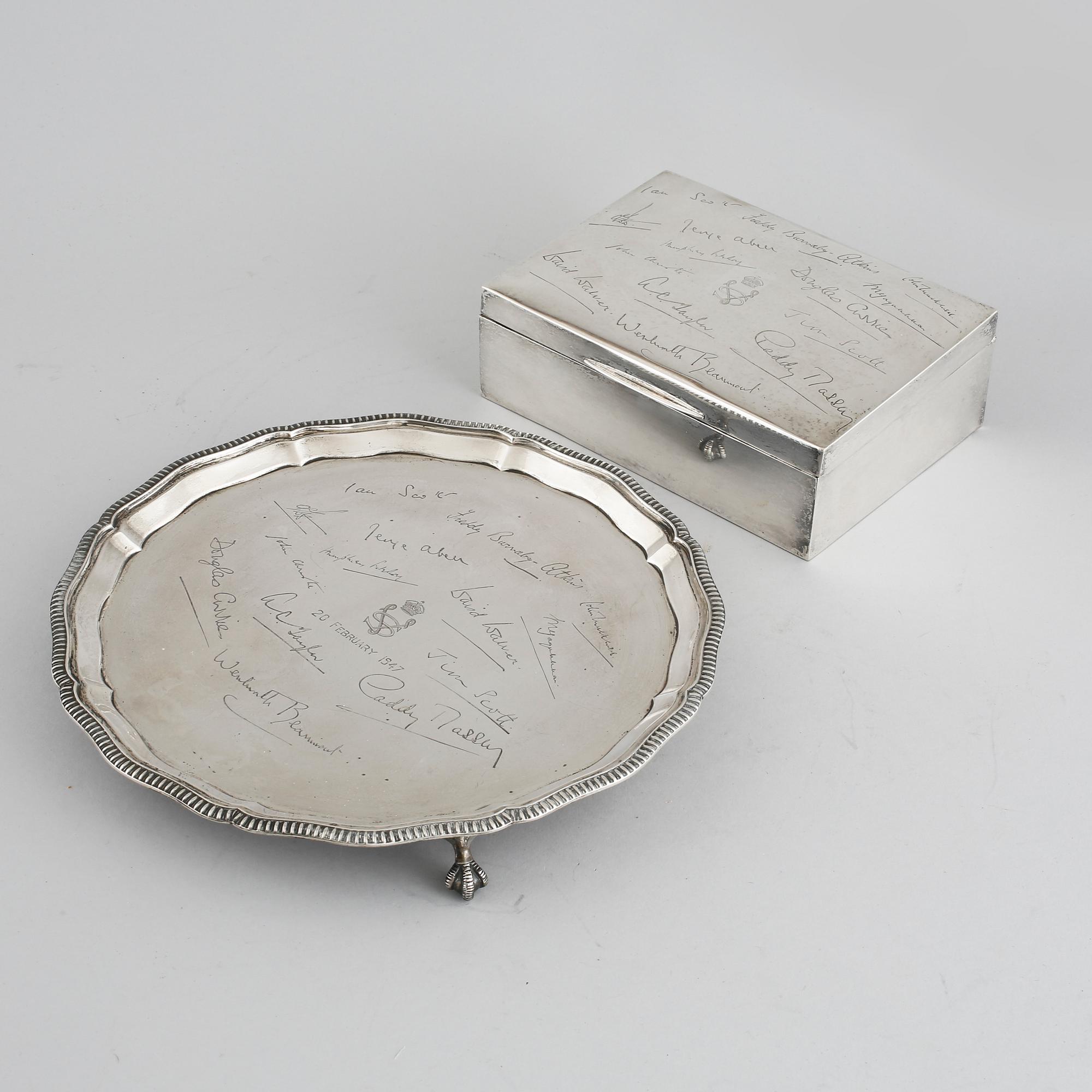 FAT samt SKRIN, silver, Mappin & Webb, Sheffield, omkring 1900-talets mitt. Fatets vikt 558 g.