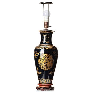 A mirror black vase, Qing dynasty, 19th century.