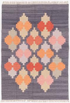 A flat weave carpet, ca 244 x 172 cm.