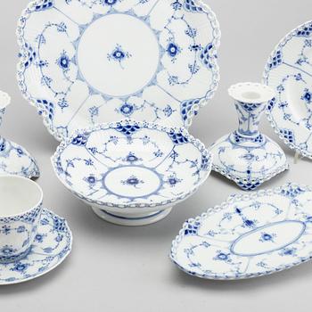 DINNERWARE, 16 pieces, "Musslemalet", Royal Copenhagen.