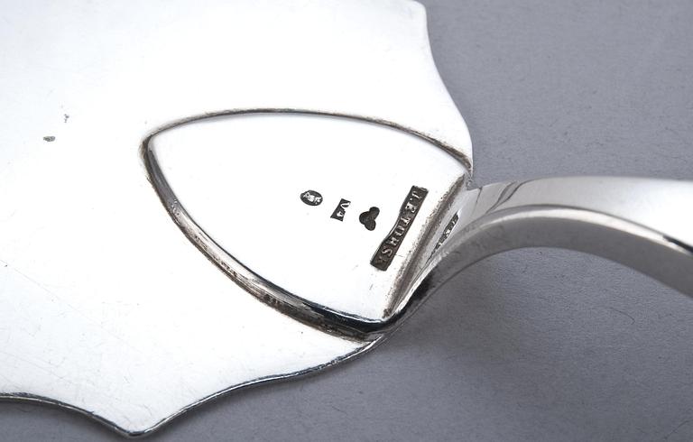 KALAOTIN, hopeaa, J.K. Torsk, Tukholma 1851. Paino 116 g.