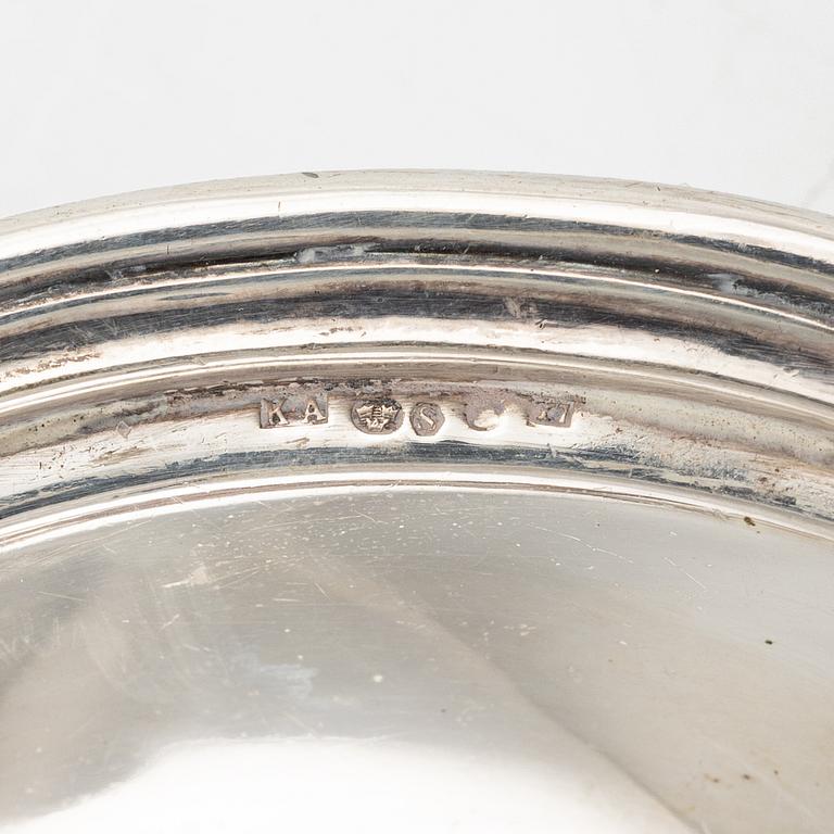 K Anderson, a silver deep dish with lid, Stockholm 1924.