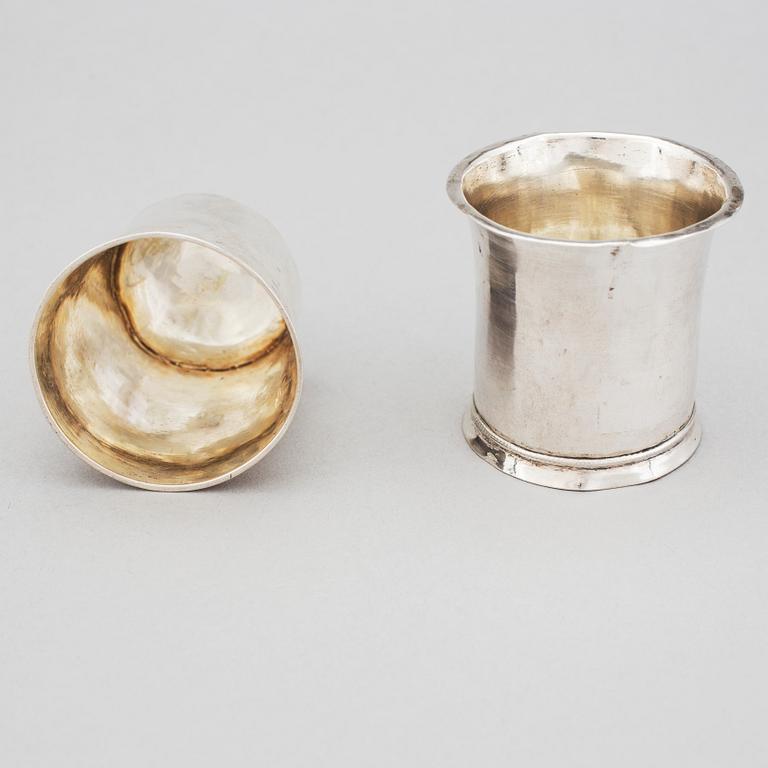 BÄGARE, 2 st, silver, 1700-1800-tal. Ca 46 gram.