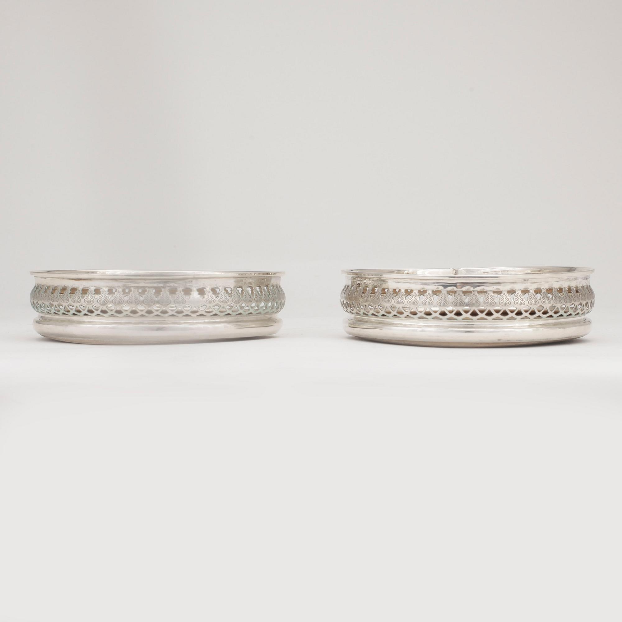 COASTERS, 2 st, silver, London, England, omkring år 1900.