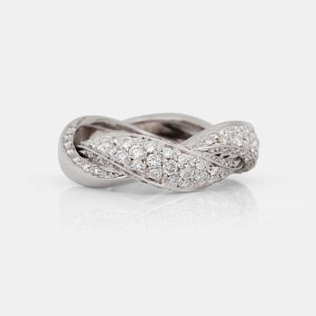 695. RING med briljantslipade diamanter totalt ca 1.26 ct enligt gravyr. Kvalitet ca F-G/VS.