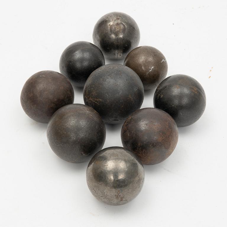 Cannonballs, 9 pcs. 17th/18th century.