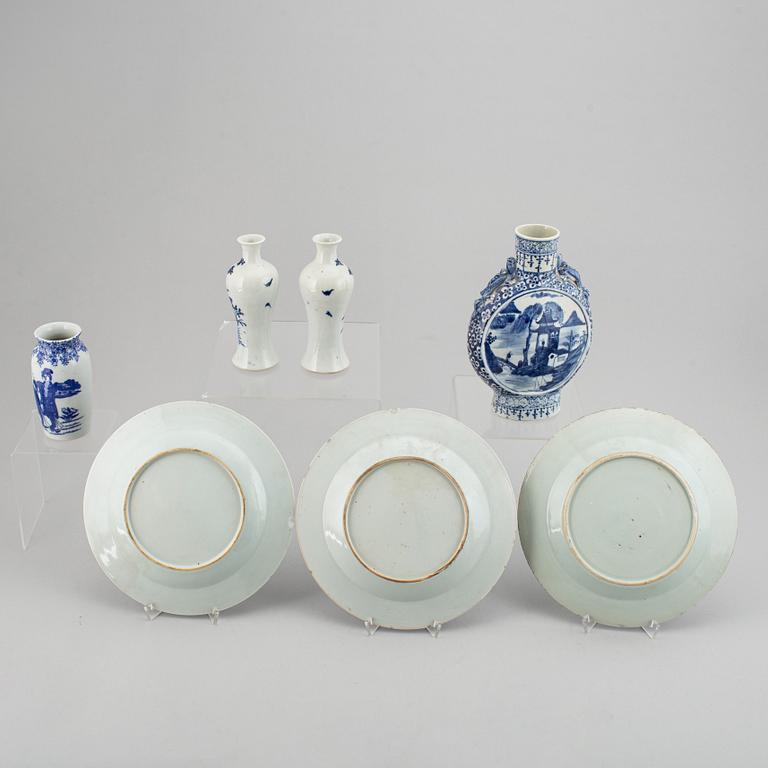 Six blue and white porcelain objects, Qing dynasty, 18th-19th century.