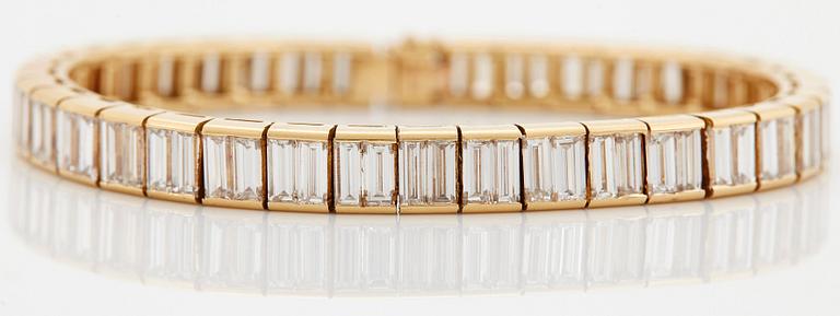 A Van Cleef et Arpels bracelet "Bracelet Baguette".