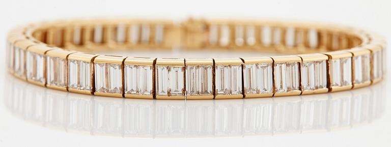 Van Cleef et Arpels armband 18K guld med baguetteslipade diamanter "Bracelet Baguette".