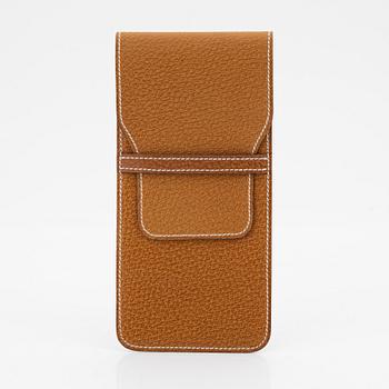 Hermès, a brown leather case for sunglasses.