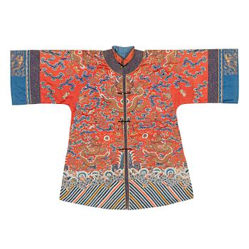 991. A Chinese embroidered silk robe, late Qing dynasty, 19th century.