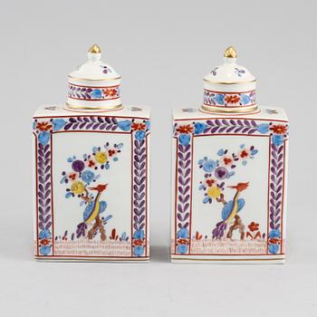 TEDOSOR, ett par, porslin, 1900-talets andra hälft.