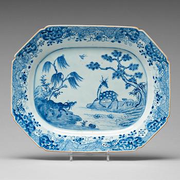 A blue and white serving dish, Qing dynasty, Qianlong (1736-95).