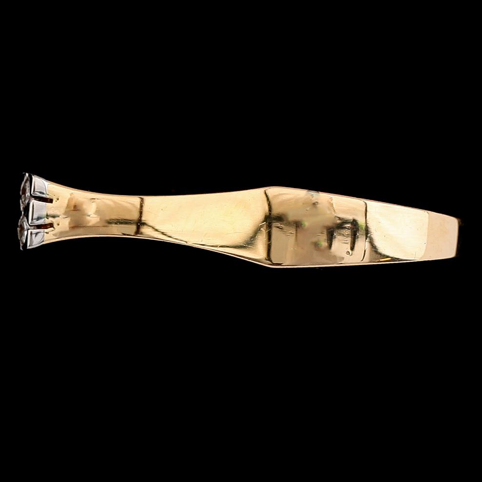 RING, 18 k guld, Stigbert, 1965 med 2 briljantslipade diamanter 0.04 ct enligt gravyr. Total vikt ca 4 gram.