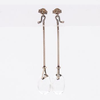 Vivianna Torun Bülow-Hübe, örhängen "Dew-drops", silver och bergkristall för Georg Jensen.