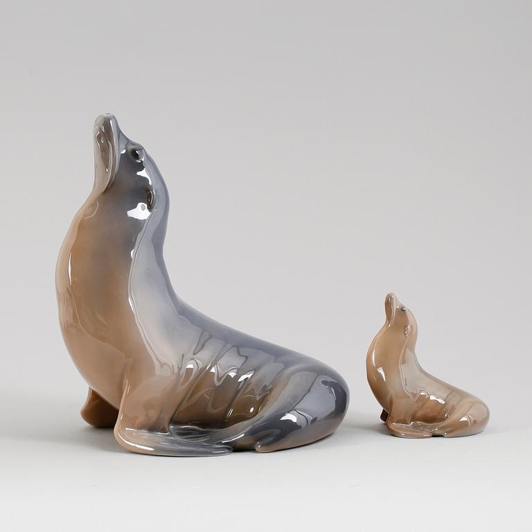 FIGURINER, 2 st, Royal Copenhagen, 1900-talets andra hälft.
