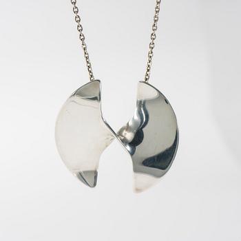 HALSSMYCKE, silver. Pekka Piekäinen, Auran Kultaseppä, Åbo 1975. Vikt ca 30,1 g.