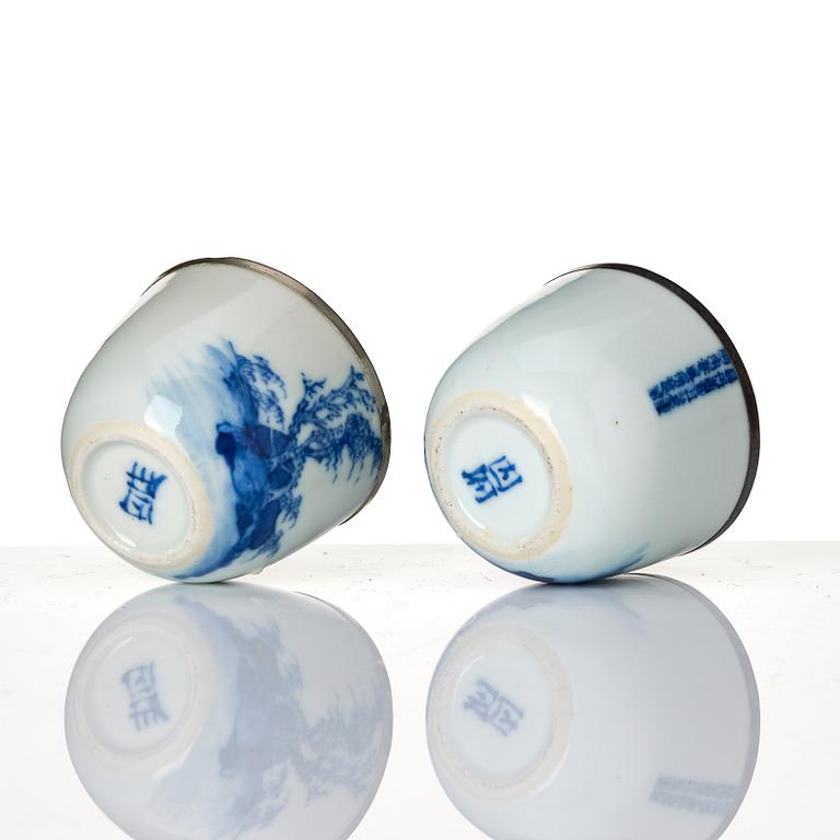 Bricka, samt två vinkoppar, porslin. 'Nei Fu', Qingdynastin för thailändsk marknad.