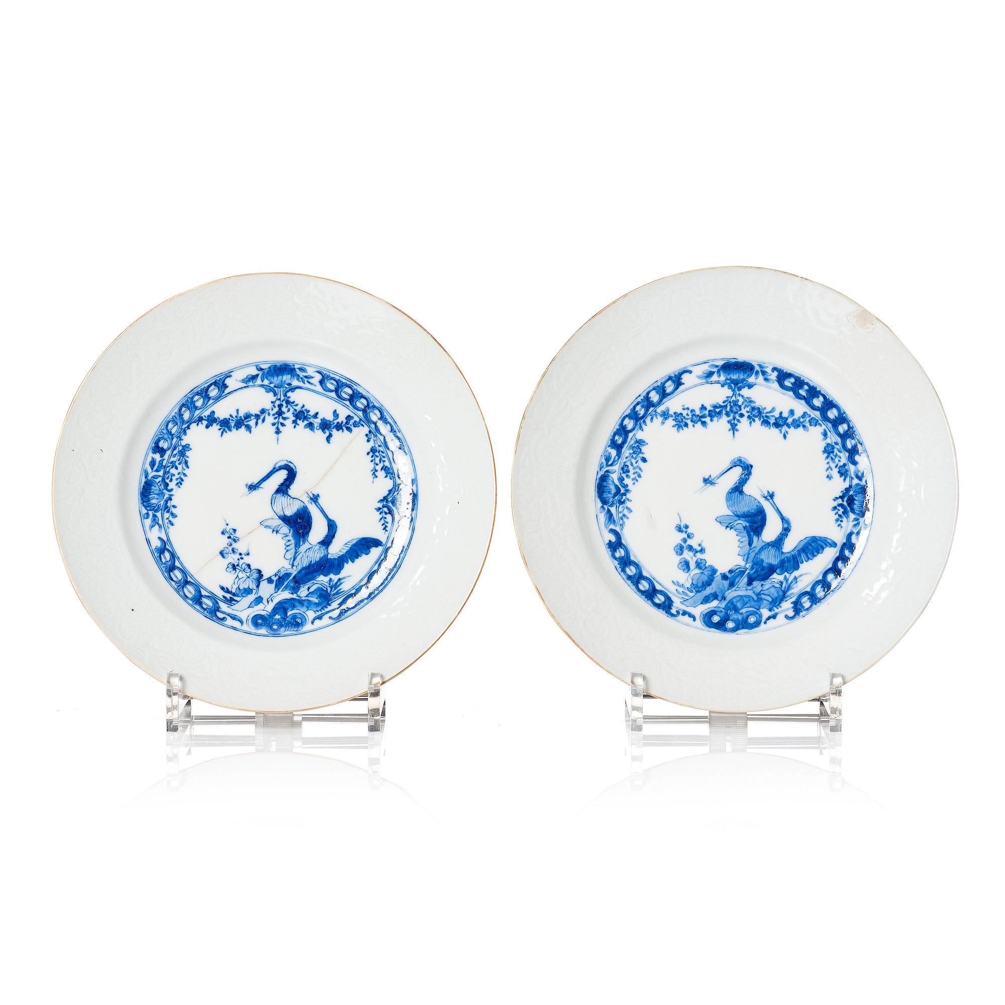 A pair of armorial dinner plates, Qing dynasty, 18th Century.