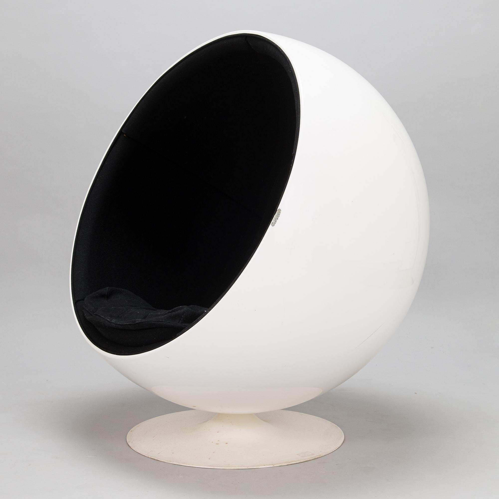 Eero Aarnio, "Pallotuoli", Adelta, 1980-luvun loppu.