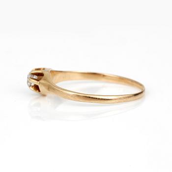 RING, 18K guld med kuddslipad diamant, ca 0,13 ct, Erik Holm, 1917. Total vikt ca 1,26 g.
