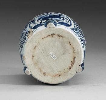 A blue and white tripod censer, Ming dynasty, Wanli (1573-1619).