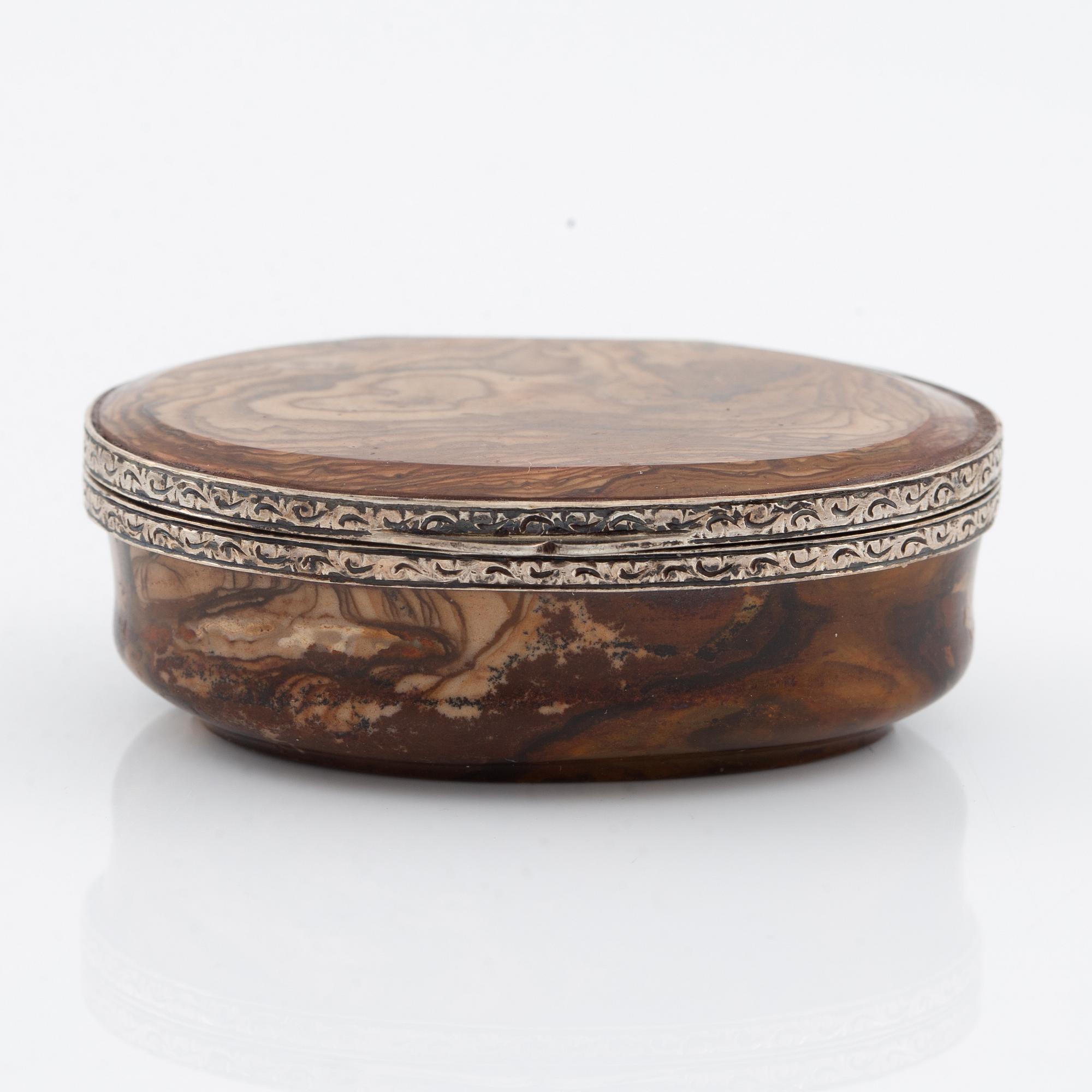 An agate and silver-mounted box, circa 1900.