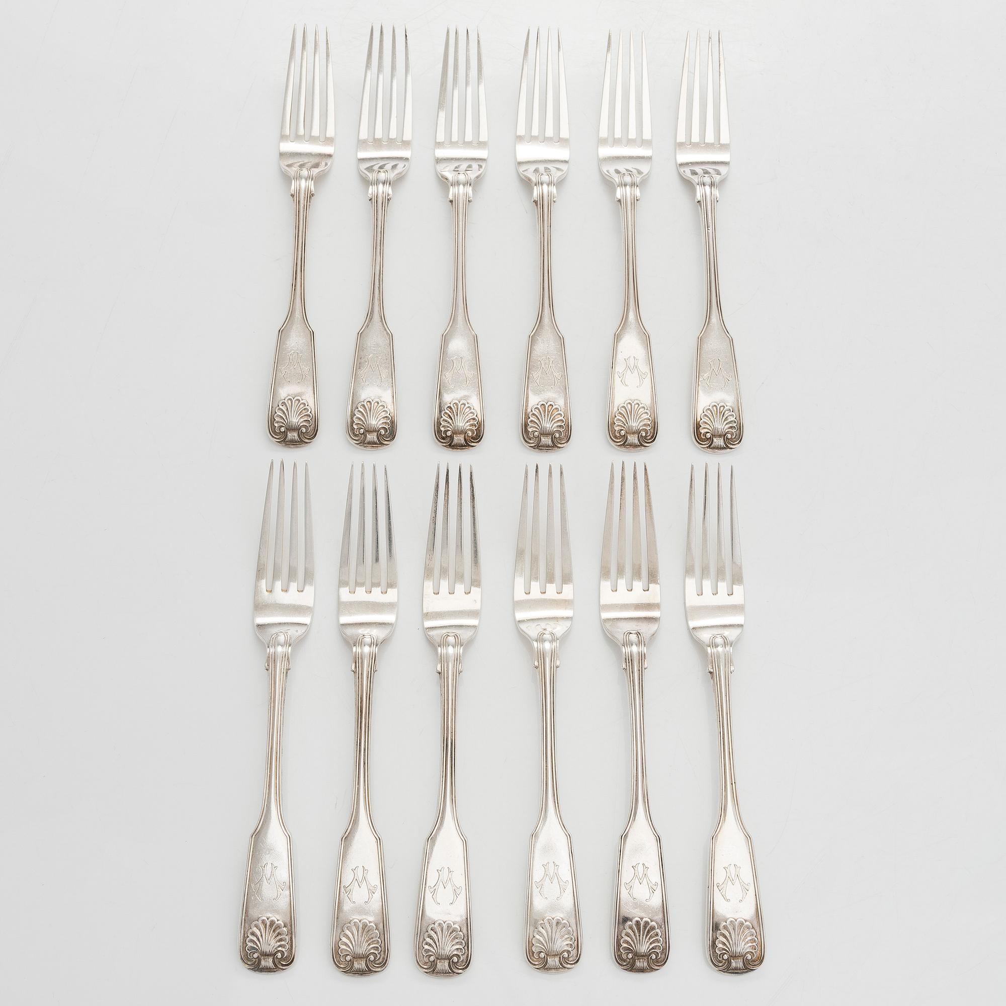 C. J. Heyne, och Grachev, ragusked och bestickuppsättning, 36 delar, silver, S:t Petersburg 1825 och 1894.