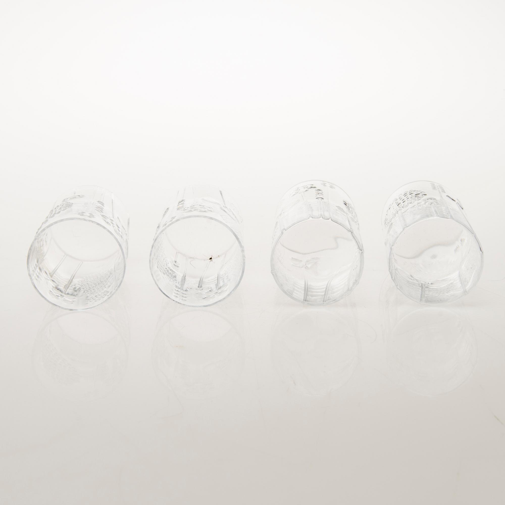 OIVA TOIKKA, a 13-piece 'Flora' glassware for Nuutajärvi Notsjö. In production 1966-1991.