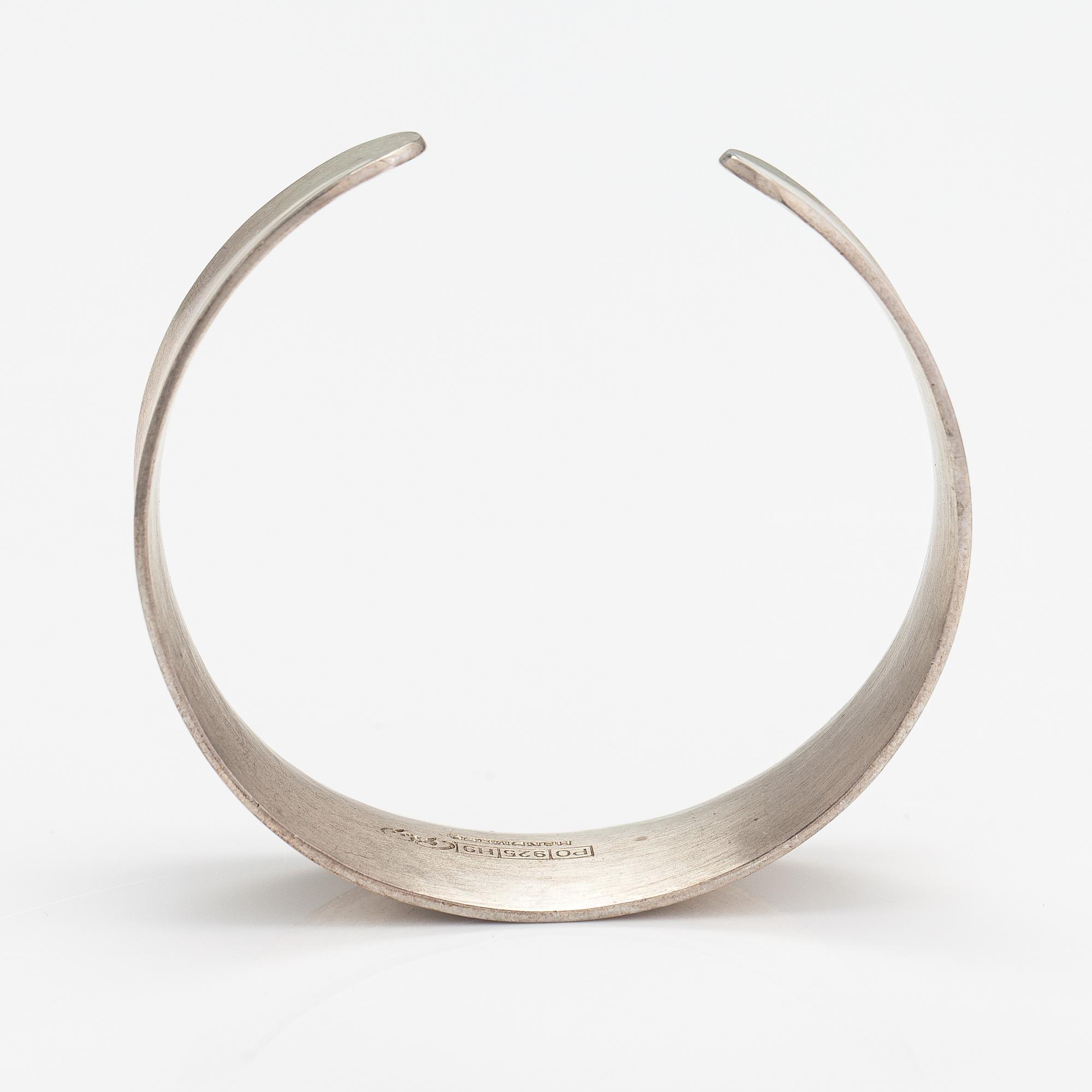 Pekka Piekäinen, A sterling silver bracelet. Platinoro, Turku 2009.