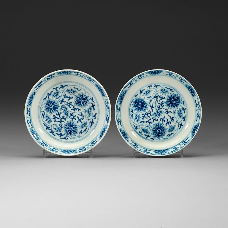 A pair of blue and white lotus dishes, Qing dynasty, Guangxu (1874-1908) marks and of period.