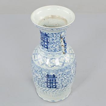 VAS, porslin, Kina, 1800/1900-tal.