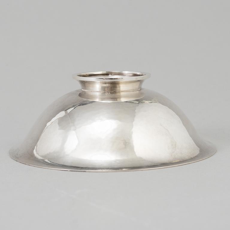 6 silver bowls by Harald Nielsen, Georg Jensen, Copenhagen, after 1945. Model no  575B. Weight ca 519 grams.