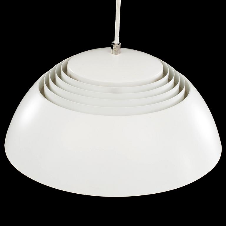 TAKLAMPA, "AJ Pendeln", Arne Jacobsen, Louis Poulsen, Danmark.