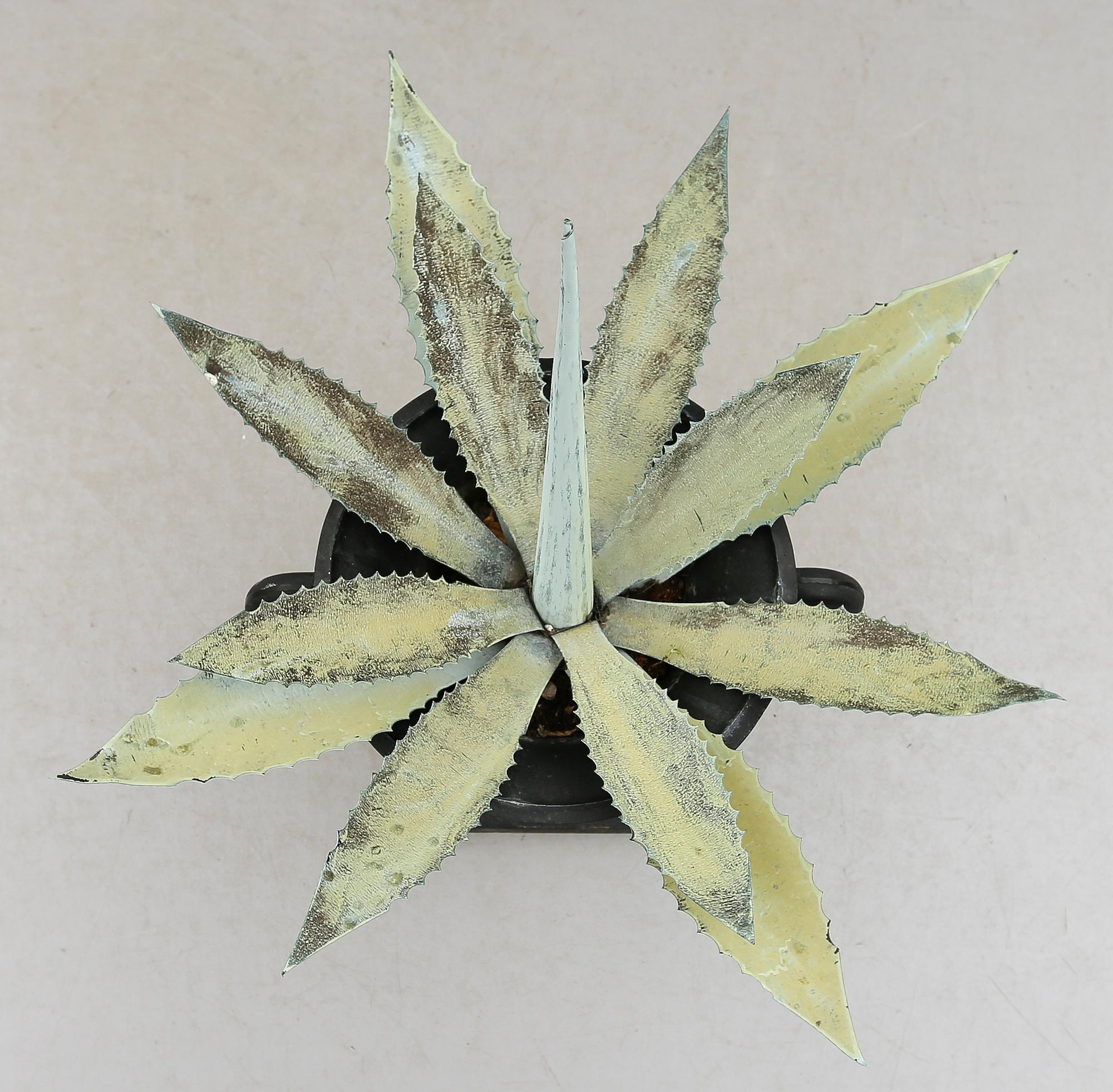 URNA SAMT AGAVE, gjutjärn och kopparplåt, Byarums Bruk samt Gysinge, modern tillverkning.