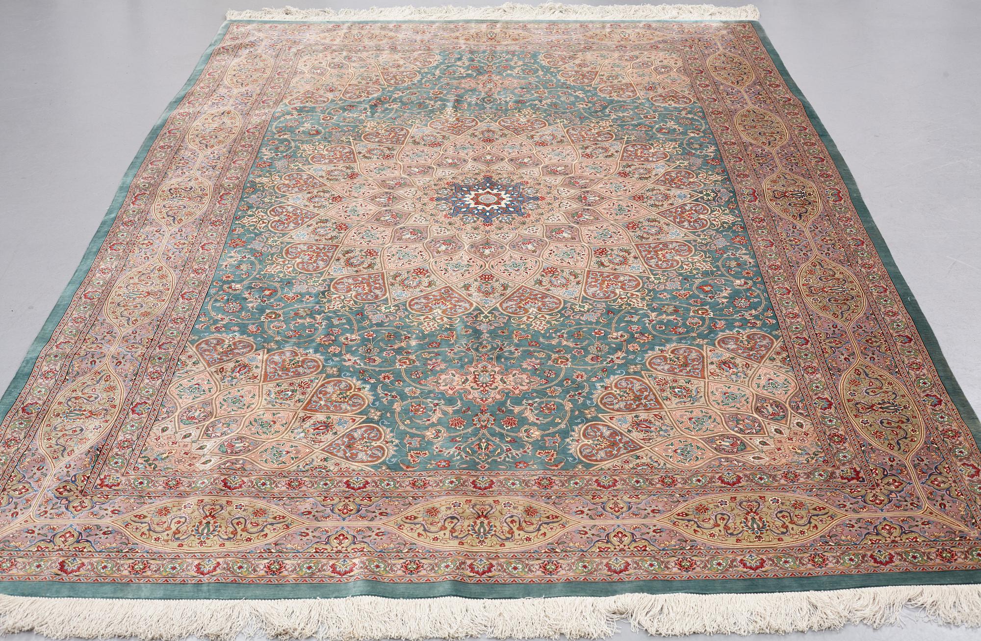 MATTA, Old silke Ghom, signerad Moghadam, ca 309,5 x 190,5 - 193 cm.