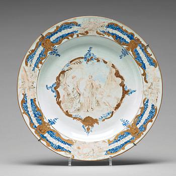 825. A large famille rose dish, Qing dynasty, Qianlong (1736-95).