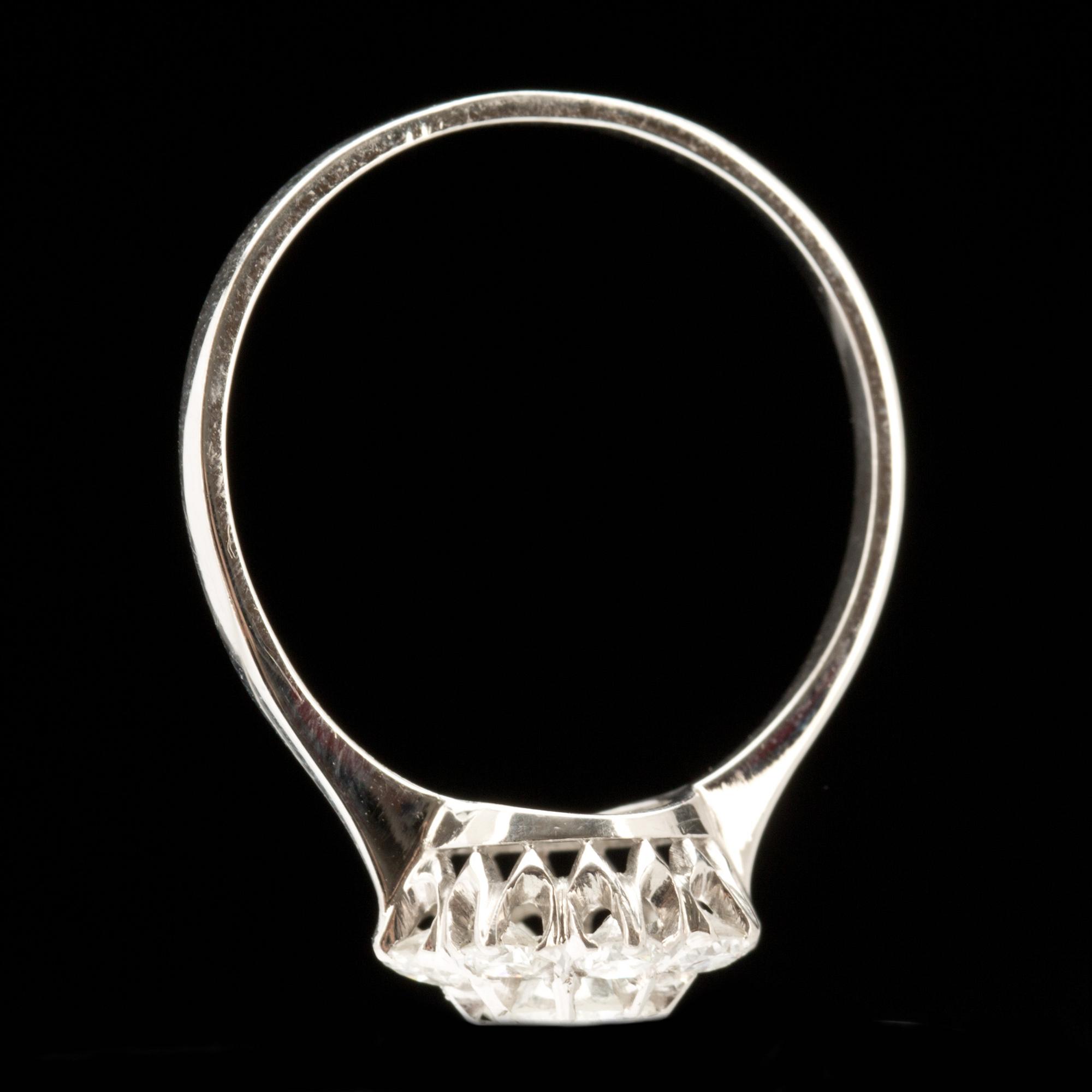 RING, 18k vitguld med briljantslipade diamanter, tot ca 0,80ct. Vikt ca 2g.