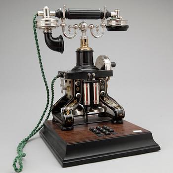 TELEFON, jubileumsmodell efter "Taxen", LM Ericsson. Sent 1900-tal.