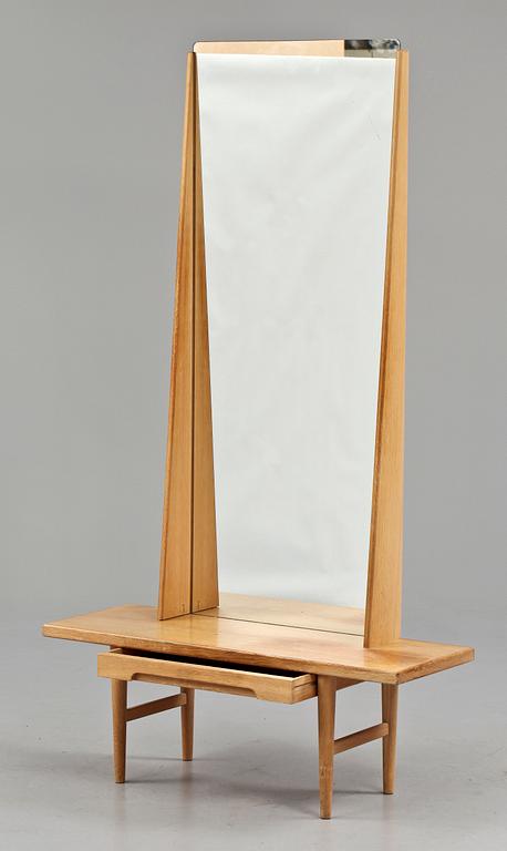 HALLMÖBEL, 1900-talets tredje kvartal.